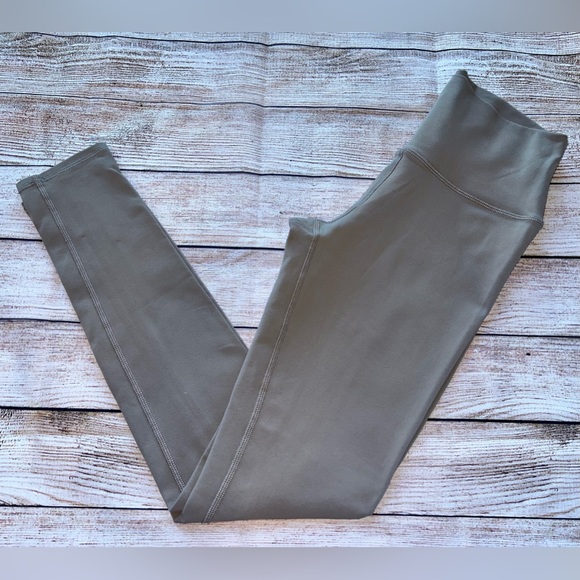 SOLD🔴ALO Yoga Dash Leggings in Gravel - Picture 11 of 11